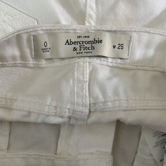 Abercrombie white denim shorts size 0 - Picture 3 of 3